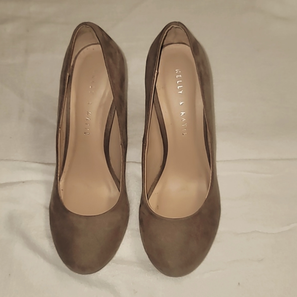 KELLY AND KATIE Tan Suede 4" Heels Size 7.5